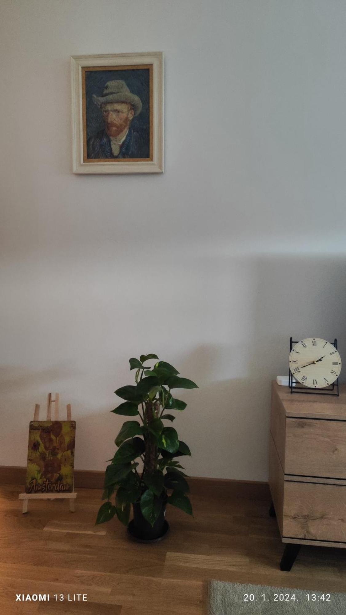 Vincent Gogh Apartment *